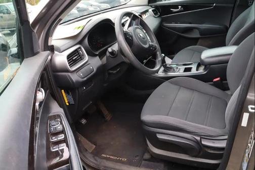 Titanium Silver 2017 Kia Sorento LX