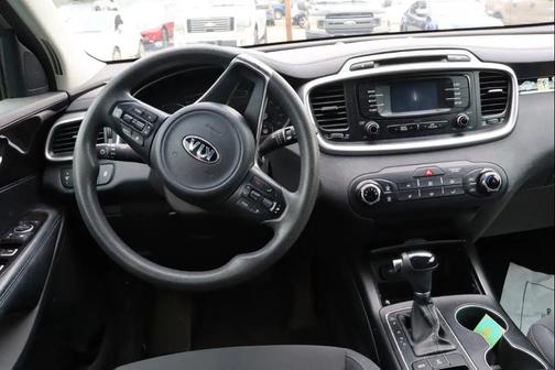 Titanium Silver 2017 Kia Sorento LX