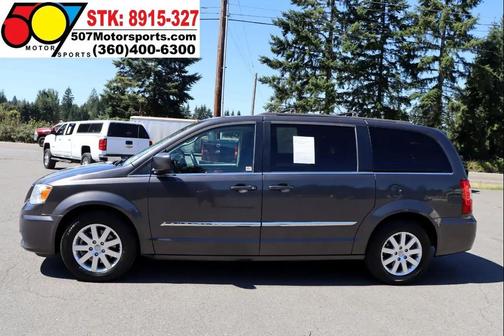 2016 Chrysler Town & Country Touring