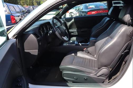 Bright White Clearcoat 2012 Dodge Challenger SXT