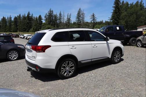 Diamond White Pearl 2016 Mitsubishi Outlander SEL