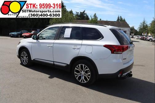 Diamond White Pearl 2016 Mitsubishi Outlander SEL