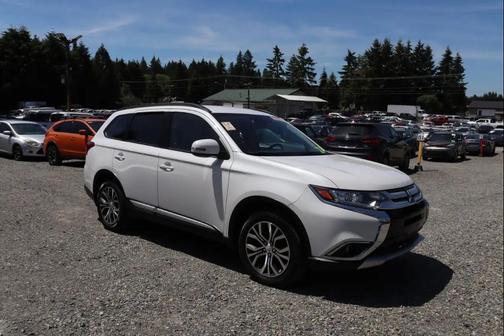 Diamond White Pearl 2016 Mitsubishi Outlander SEL