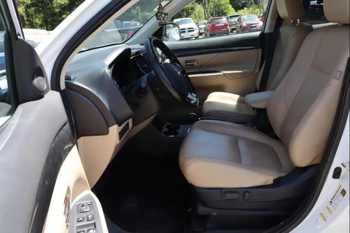 Diamond White Pearl 2016 Mitsubishi Outlander SEL
