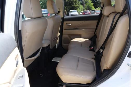 Diamond White Pearl 2016 Mitsubishi Outlander SEL