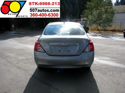 Photo 5 of 37 of 2012 Nissan Versa 1.6 S