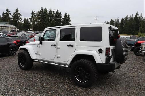 Bright White Clearcoat 2013 Jeep Wrangler Unlimited Sahara