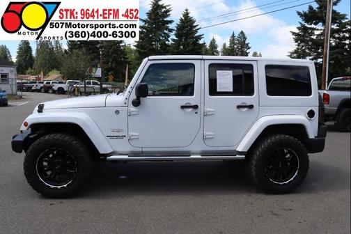 Bright White Clearcoat 2013 Jeep Wrangler Unlimited Sahara