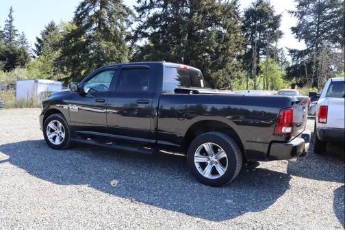 Brilliant Black Crystal Pearl 2016 RAM 1500 Sport