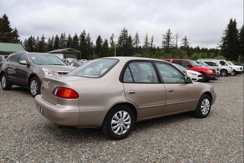 Beige 2000 Toyota Corolla LE