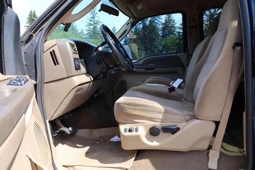 True Blue Clearcoat Metallic 2004 Ford F-250 XLT Crew Cab