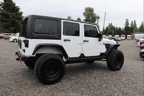 Bright White Clearcoat 2014 Jeep Wrangler Unlimited Sport