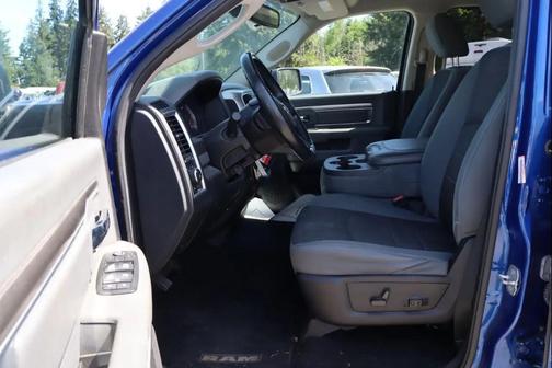Blue Streak Pearlcoat 2014 RAM 1500 Big Horn