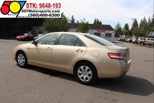 Gold 2011 Toyota Camry SE