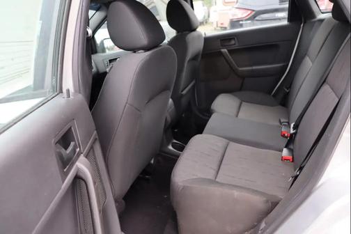 Ingot Silver Metallic 2010 Ford Focus SE