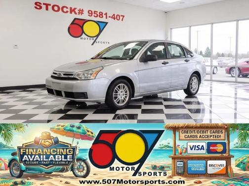 Ingot Silver Metallic 2010 Ford Focus SE