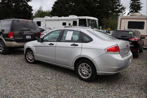 Ingot Silver Metallic 2010 Ford Focus SE
