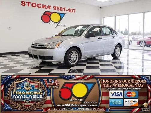 Ingot Silver Metallic 2010 Ford Focus SE