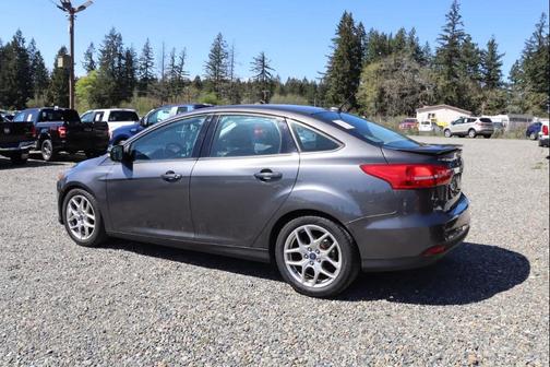 Ruby Red Metallic Tinted Clearcoat 2015 Ford Focus SE
