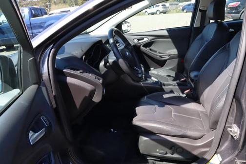 Ruby Red Metallic Tinted Clearcoat 2015 Ford Focus SE