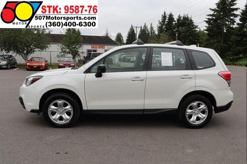 Crystal White Pearl 2017 Subaru Forester 2.5i