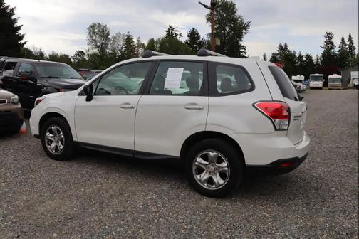 Crystal White Pearl 2017 Subaru Forester 2.5i