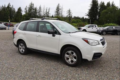 Crystal White Pearl 2017 Subaru Forester 2.5i