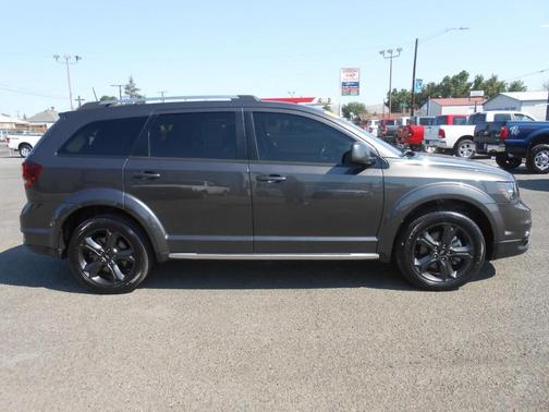 Photo 2 of 20 of 2019 Dodge Journey Crossroad