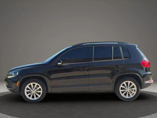 Deep Black Pearl Metallic 2017 Volkswagen Tiguan Limited 2.0T S