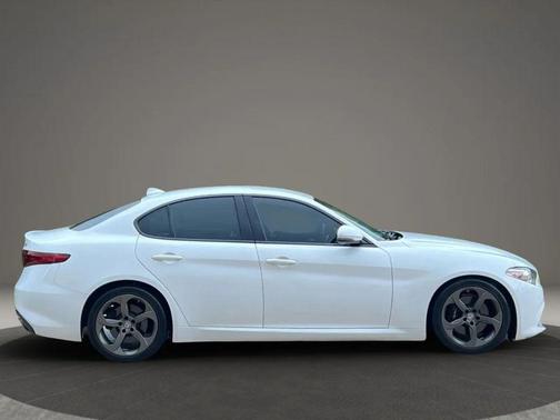 2017 Alfa Romeo Giulia Ti