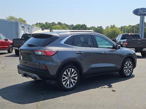 2022 Ford Escape TITANIUM