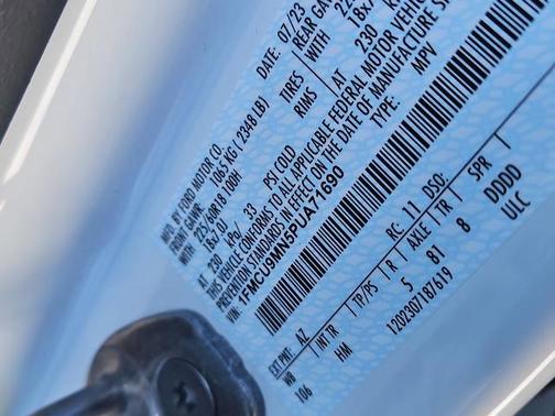 STAR WHITE METALLIC TRI-COA 2023 Ford Escape ST-LINE