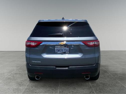 Satin Steel Metallic 2021 Chevrolet Traverse LS