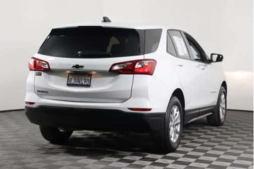 Photo 3 of 8 of 2019 Chevrolet Equinox LS