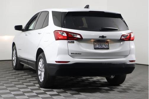 Photo 4 of 8 of 2019 Chevrolet Equinox LS