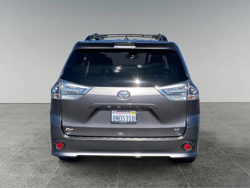 2020 Toyota Sienna SE
