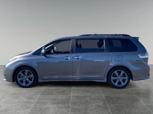 2020 Toyota Sienna SE
