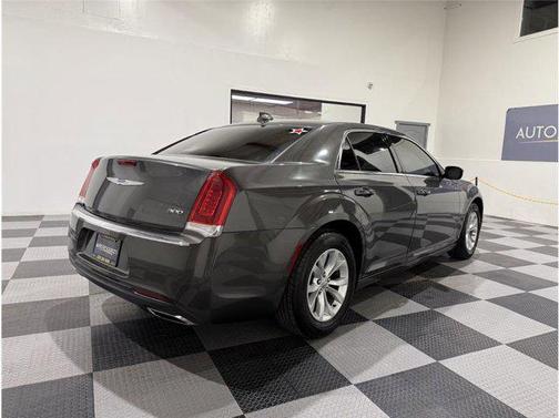 2019 Chrysler 300 Touring