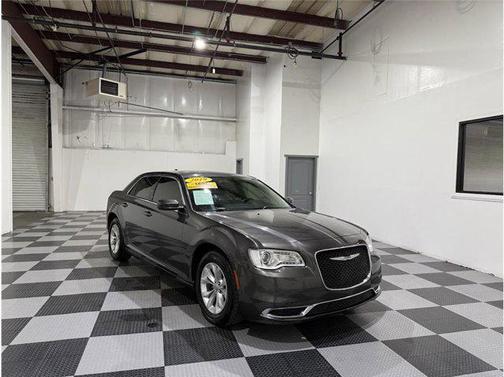 2019 Chrysler 300 Touring