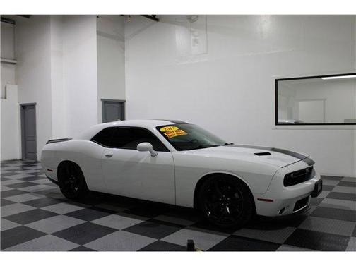 2017 Dodge Challenger SXT