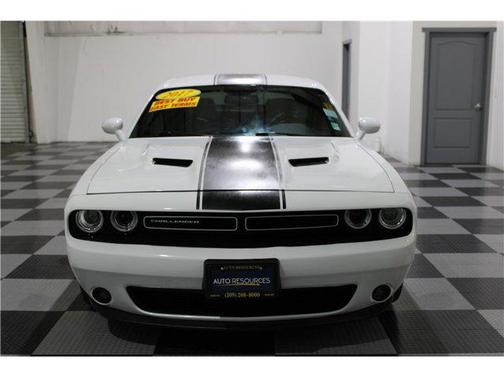 2017 Dodge Challenger SXT