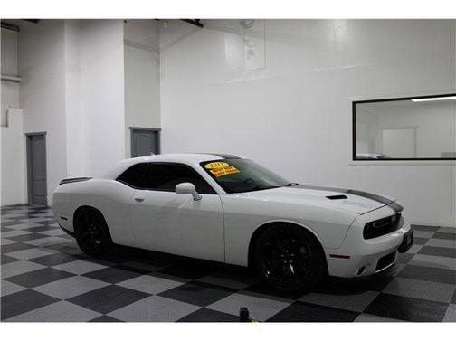 2017 Dodge Challenger SXT