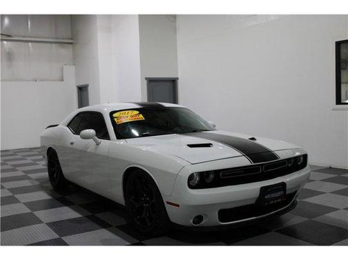 2017 Dodge Challenger SXT