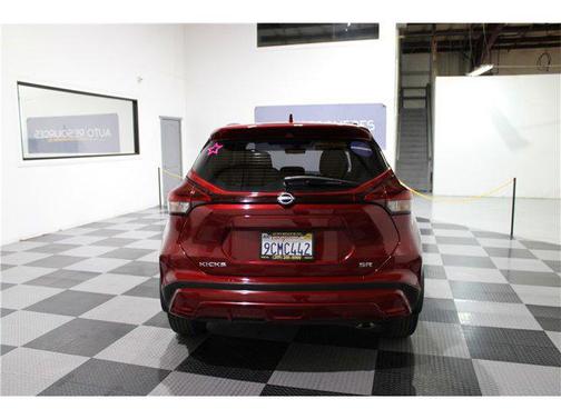 2022 Nissan Kicks SR