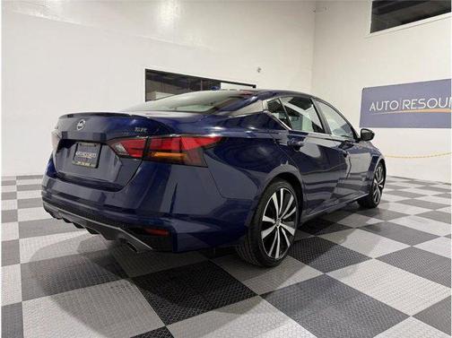 2022 Nissan Altima SR FWD
