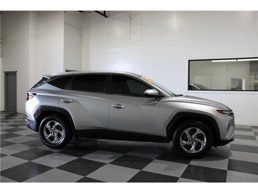 2022 Hyundai TUCSON SE