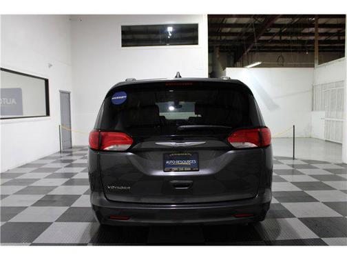 2021 Chrysler Voyager LXI