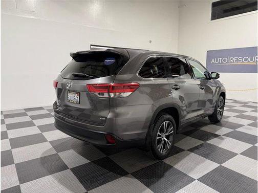 2018 Toyota Highlander LE