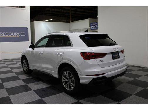 2024 Audi Q3 Premium 45 TFSI S line quattro Tiptronic