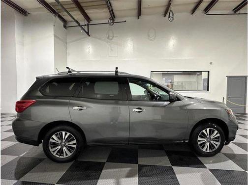 2018 Nissan Pathfinder SV